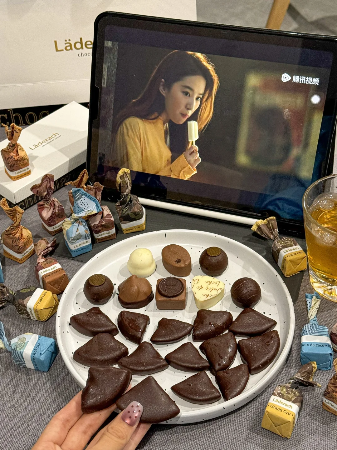 🍫15:45打开电视，15:50决定吃完！！！