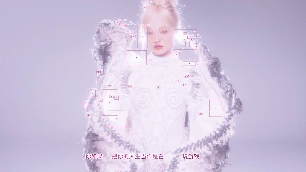 救命！这个碎钻眼妆真的太绝了，闪到我心里了！王亚飞给张韶涵化的银翼战姬妆张韶涵