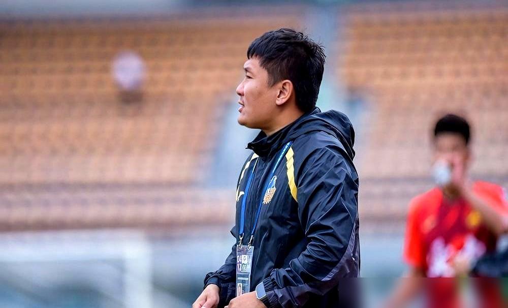 前国脚刘建业转型执教重庆铜梁龙，开局踢得有点东西。
 
两轮中超1胜1平，积4分