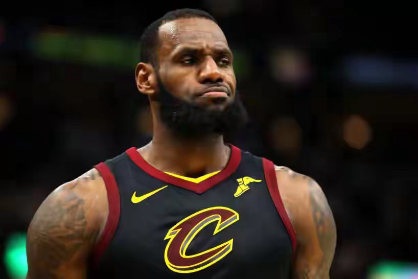 骑士主帅谈招募詹姆斯骑士主教练阿特金森在SiriusXM NBA电台中谈及争夺詹
