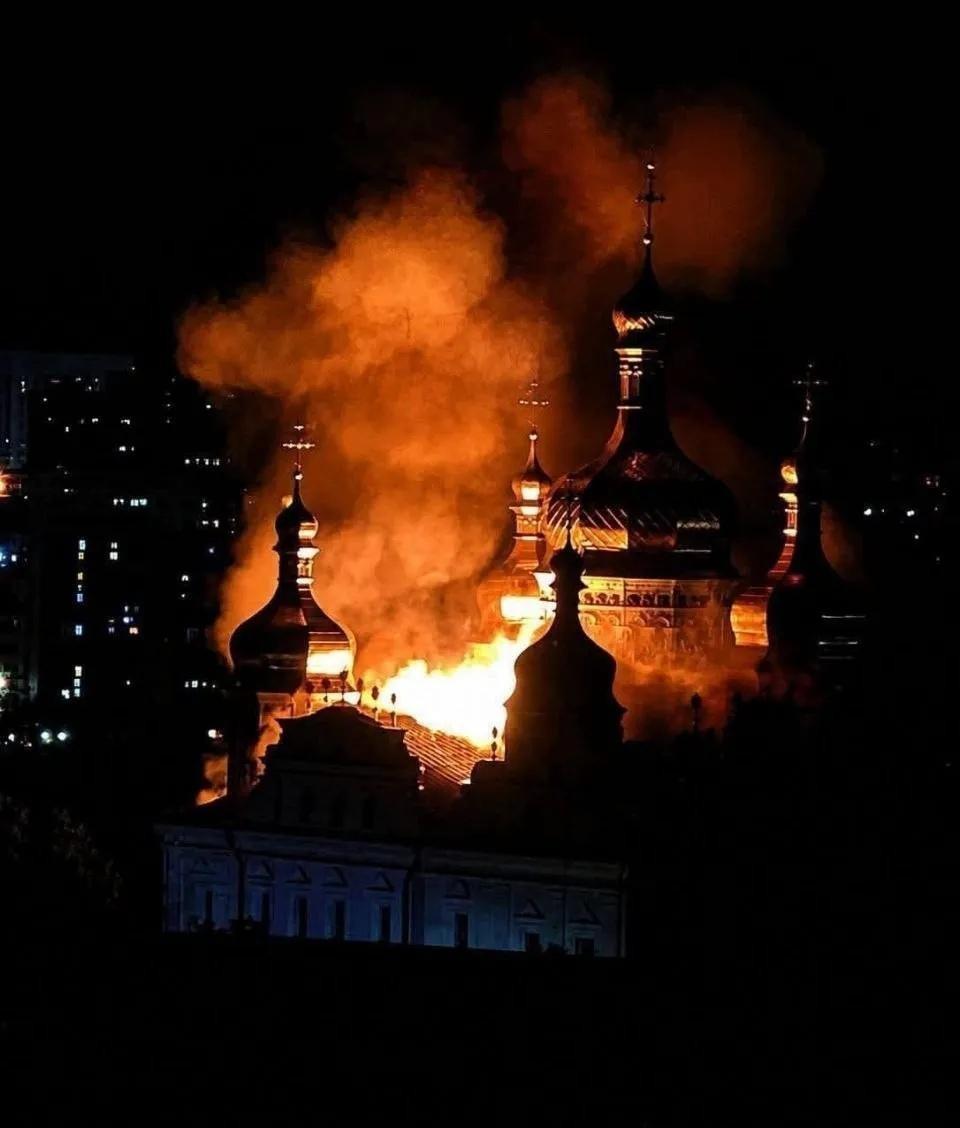 6月15日夜，俄罗斯导弹命中基辅，炮火落在了基辅洞窟修道院——这座始建于11世纪