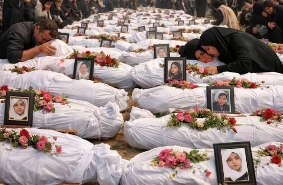 165名伊朗女童集体葬礼举行！3月3日，伊朗南部米纳卜市沙贾雷·塔耶贝女子小学遇