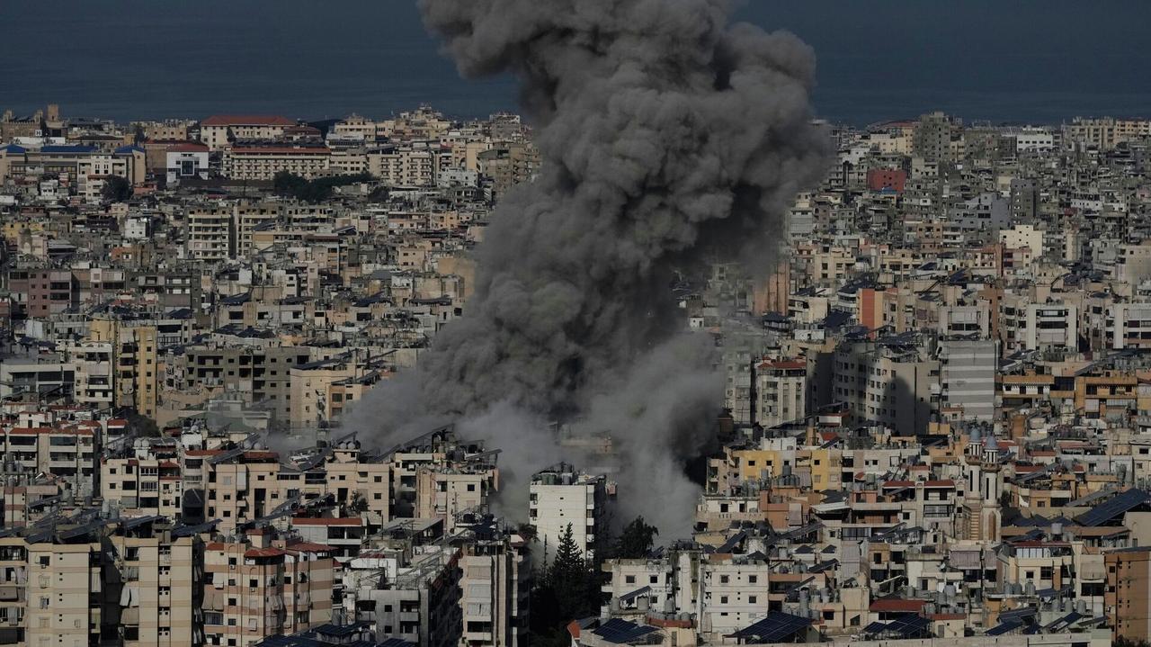 伊朗塔斯尼姆通讯社：美以袭击德黑兰梅赫拉巴德国际机场

俄罗斯卫星通讯社 202