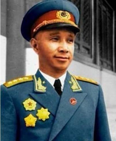 1956年，安徽农妇方忠义因为擅长做菜，被村干部送去北京当保姆，到了北京后，她震