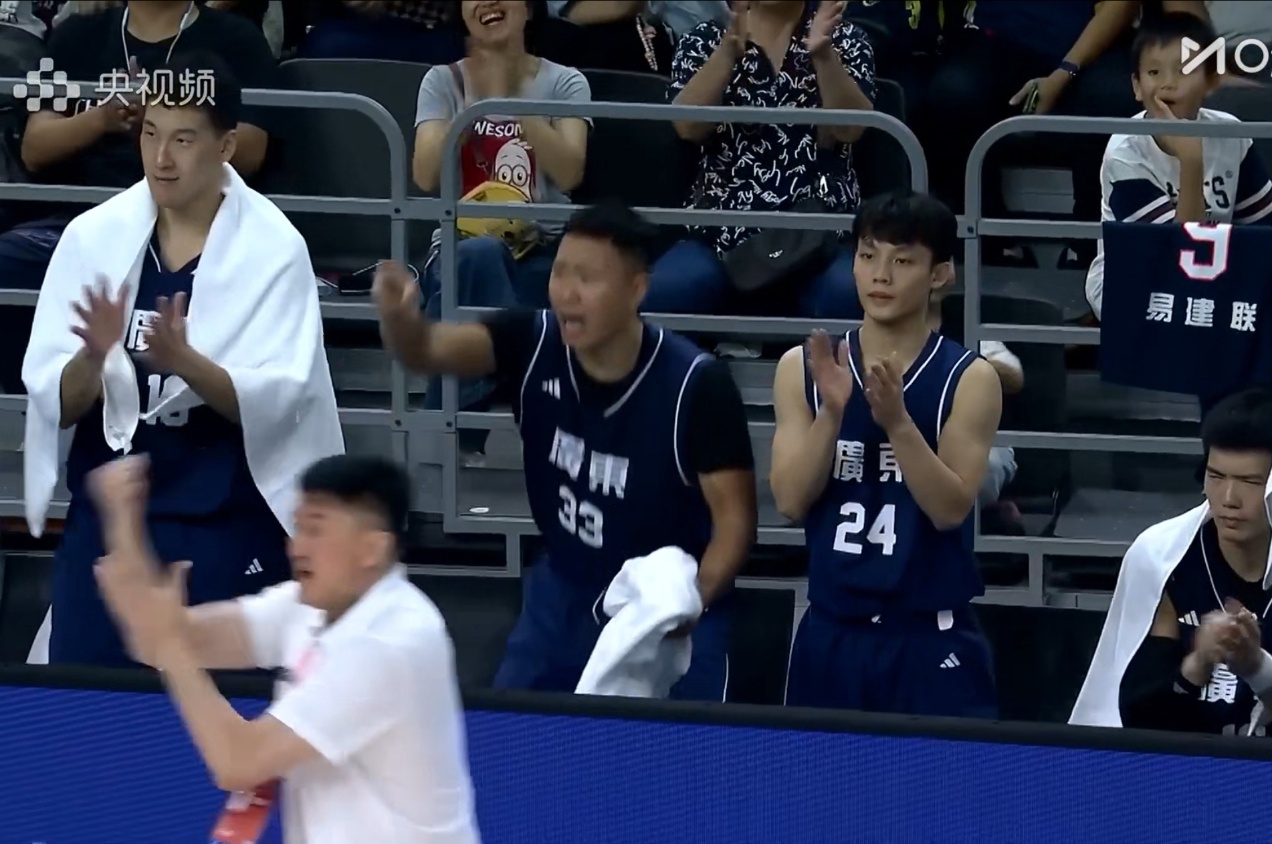 今天纪律性好多了，这才像是来打全运会的嘛。本来这种比赛进攻回合就少，肯定要集中球