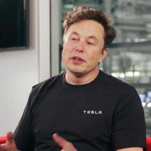 马斯克再次发出严正“警告”，若是未来爆发大国战争，那美国定会在战争中落败，跟东方