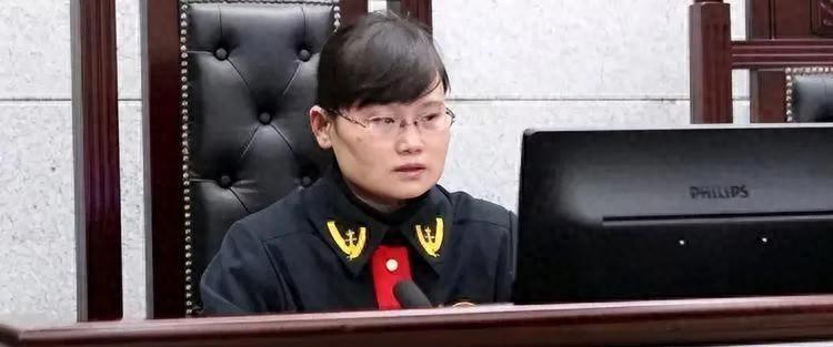 贵州遵义，一个叫陶艳的女人，被指控杀了自己的情人。她前前后后认了九次罪，又翻供了