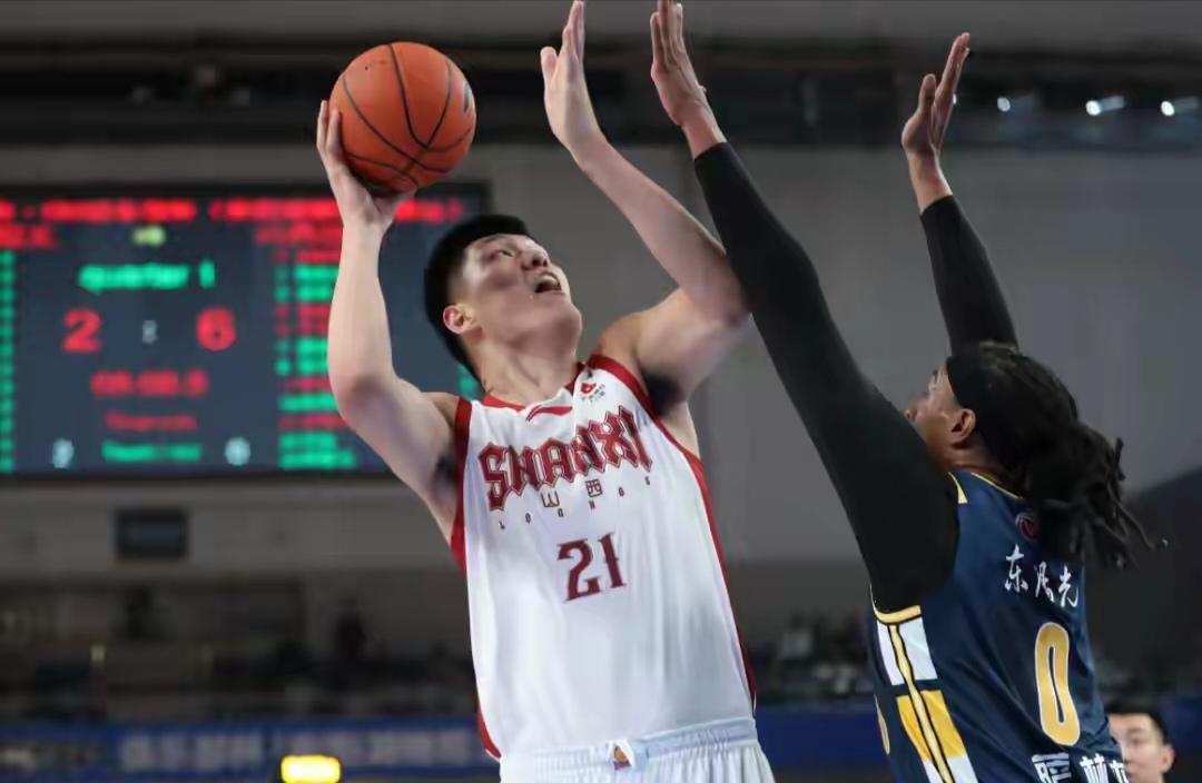 俱乐部杯首秀挡不住刘传兴，萨林杰会是新赛季广东队内线的答案吗？

cba俱乐部杯