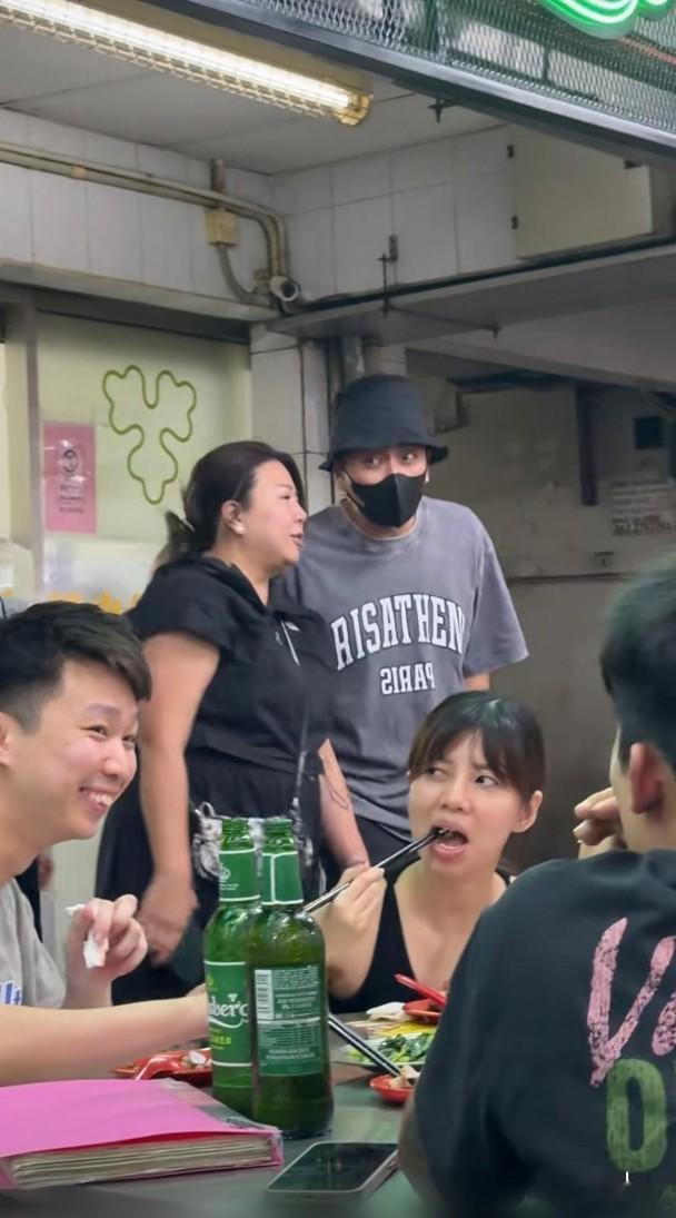 視后胡杏兒丈夫李乘德遠赴馬來西亞，出席好友楊明和莊思明的世紀婚禮。日前已到埗的他
