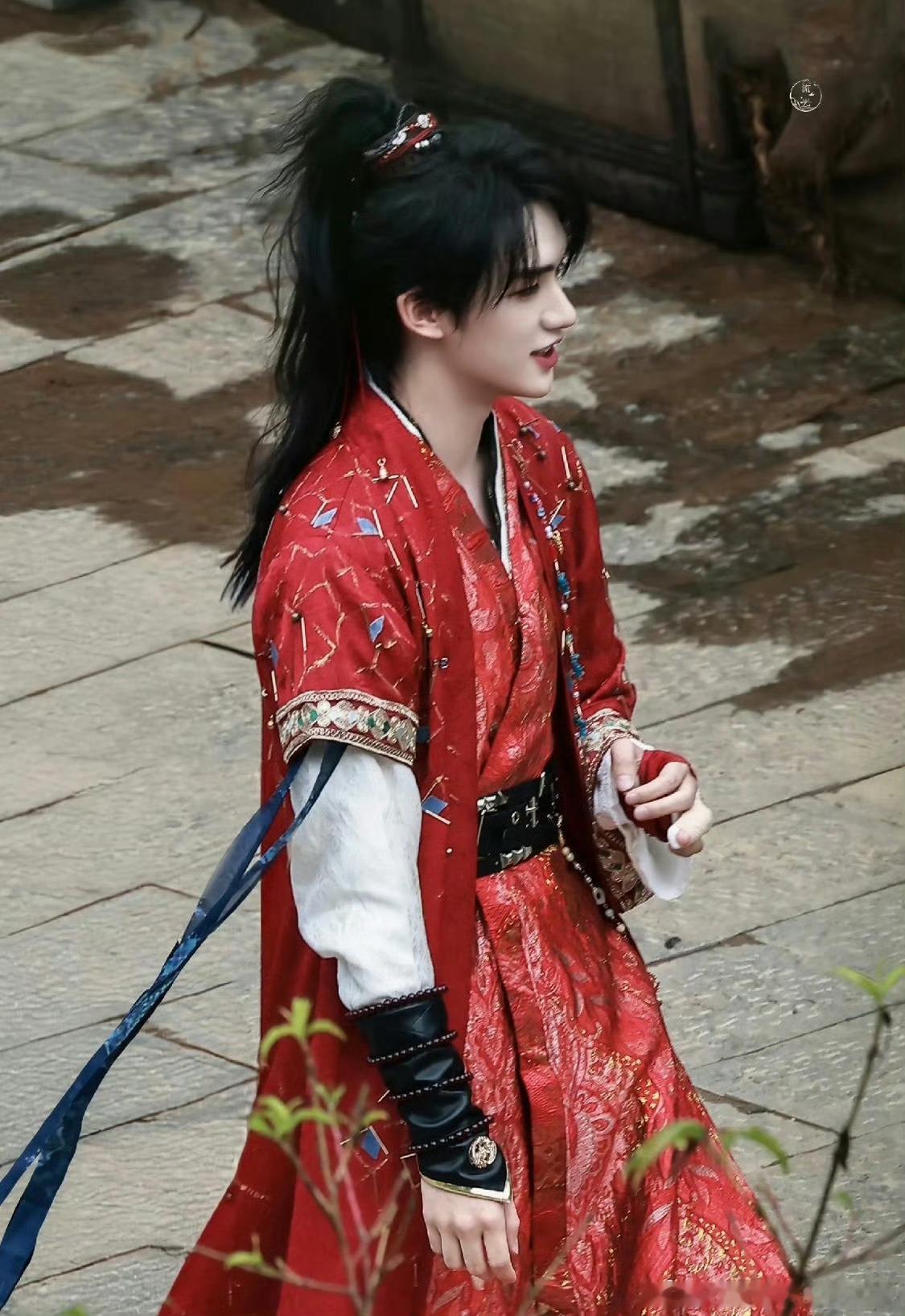 丁程鑫在开推团完全是团宠丁程鑫在开始推理吧妥妥团宠实锤✨手部受伤之后，全程被大家