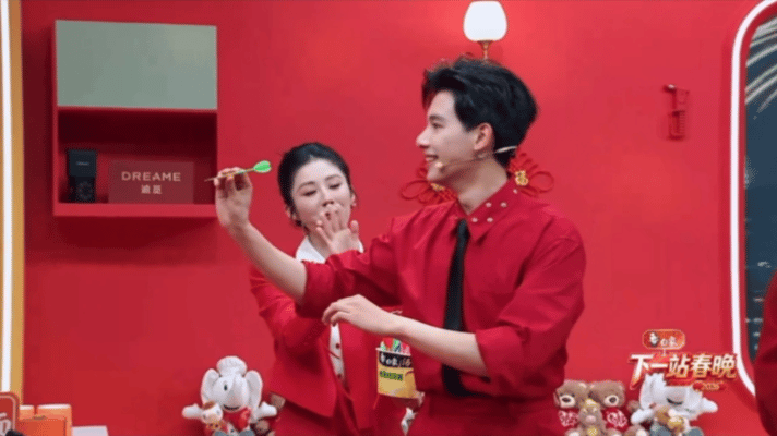 胡先煦综艺之神降临6中0 综艺之神果然独宠胡先煦，央视舞台投气球6中0，每一个画