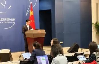 在北京的外交部例行记者会上，向来以克制著称的中国官方表态，突然“换了语气”。郭嘉