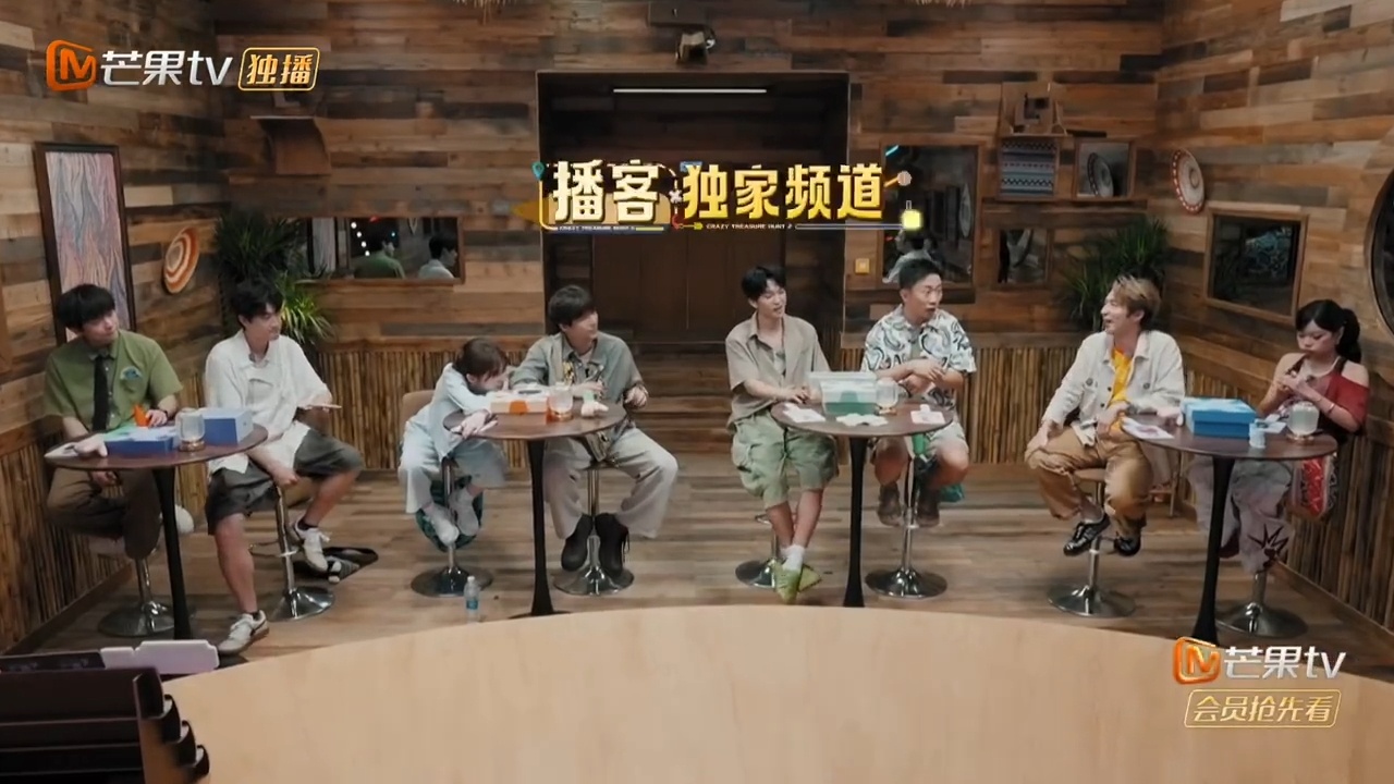 杨迪把黄子弘凡语音当播客听黄子弘凡聊天专属收尾方式太离谱，连着好几条六十秒长语音
