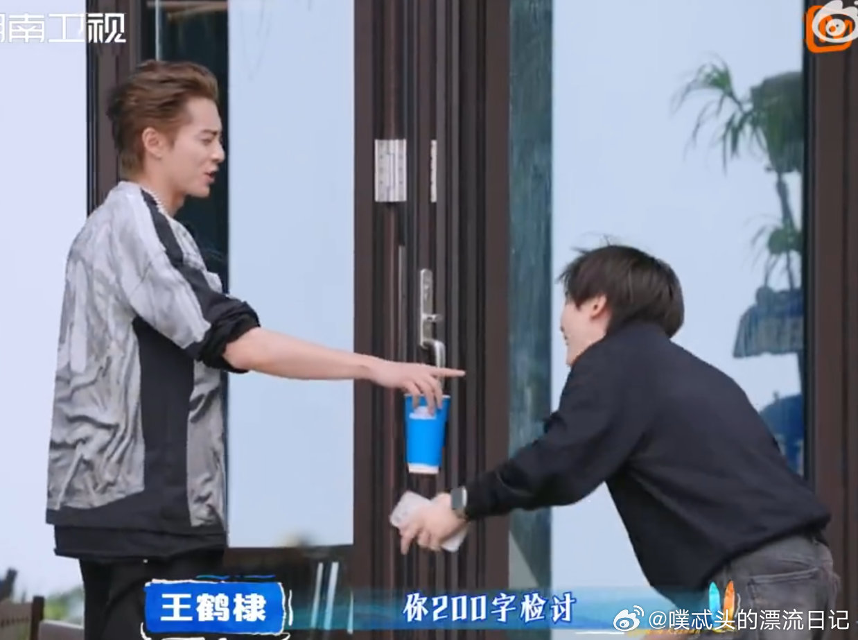 王鹤棣丝滑翻墙全靠腿长亲爱的客栈 飞檐走壁・王鹤棣上线，翻墙都这么帅，真的很难不