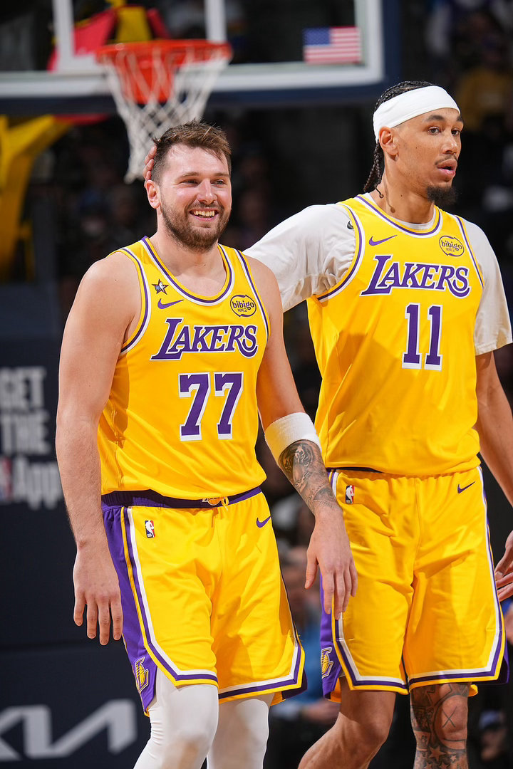 #海斯可代表斯洛文尼亚出战##海斯东契奇成国家队队友了# 海斯确认他已正式拿到斯