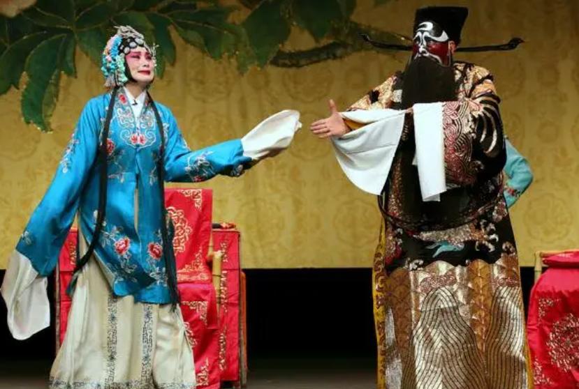 塑造人物形象是戏剧表演的核心。戏剧表演者必须通过艺术形式的完美掌握和表演技巧的娴