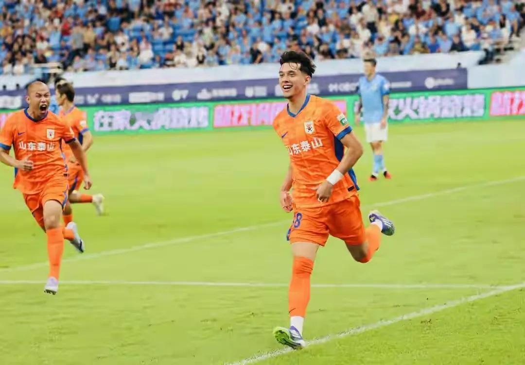 山东泰山队3:1战胜深圳队，透露出几点关键信息
1.洛佩斯水货无疑，赛季末走人是