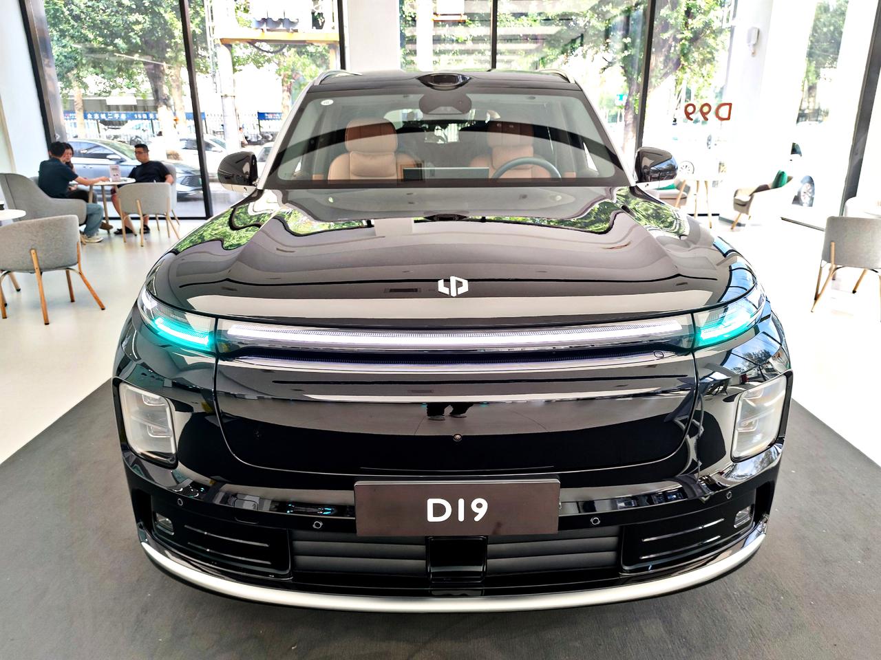 全尺寸豪华SUV《零跑D19》
  2026年4月16日，零跑D19惊艳上市，用