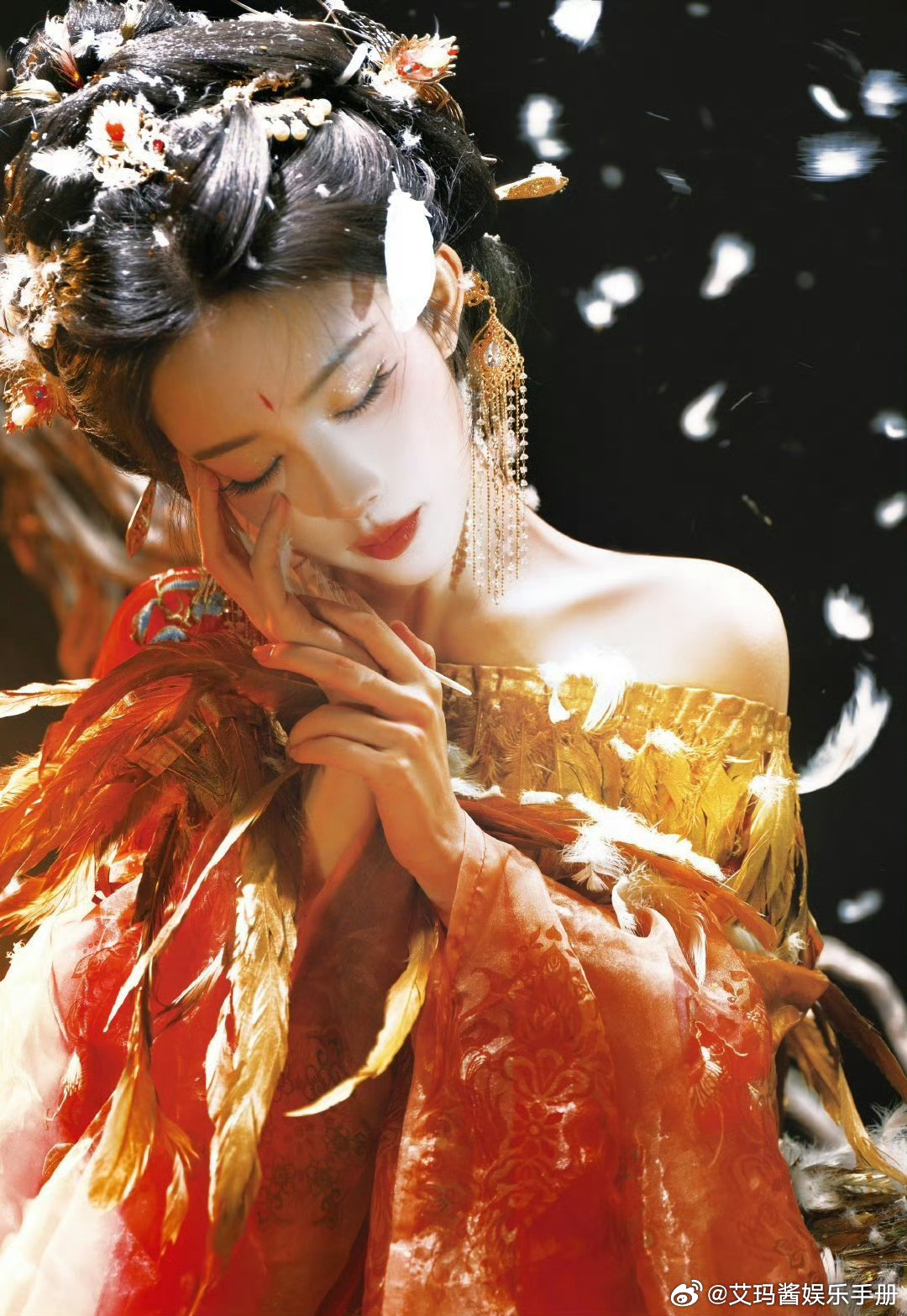 鞠婧祎，孟子义，田曦薇，成毅，侯明昊被说造型总是高度雷同相似，你怎么看？ 