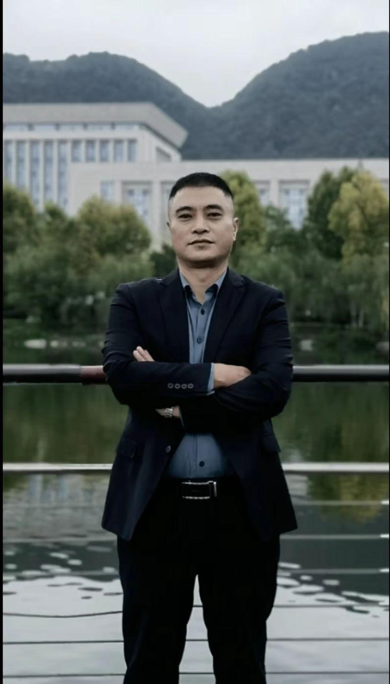 人生最好的状态，就是不管你多少岁，经历多少磨难和曲折， 依旧坚持和努力着，不轻言