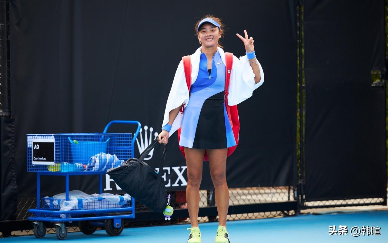 袁悦，苦战晋级！
以“幸运落败者”出战的袁悦，果真不会浪费这份“运气”！查尔斯顿