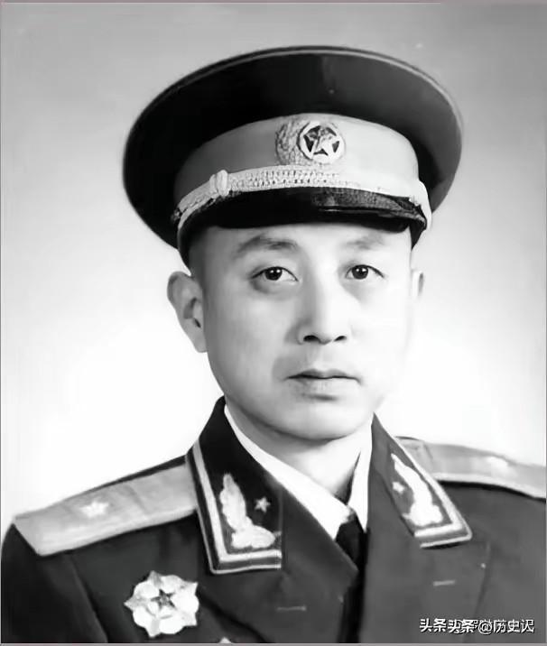 朝鲜战场最传奇险棋！被3个美军师包围，师长下令别突围，继续往敌人老家打
 
19