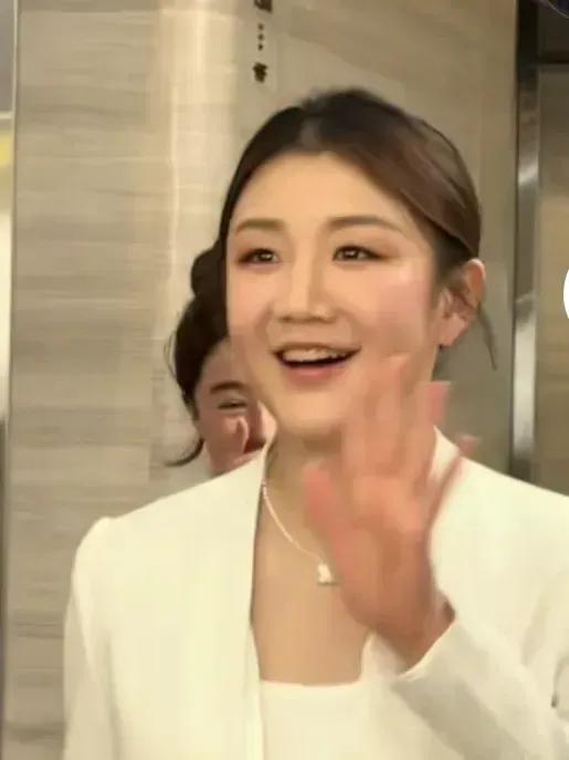 官媒见证！陈梦 0-4 负王曼昱从容离场，那些落泪与坚守藏着乒乓热爱
2025 