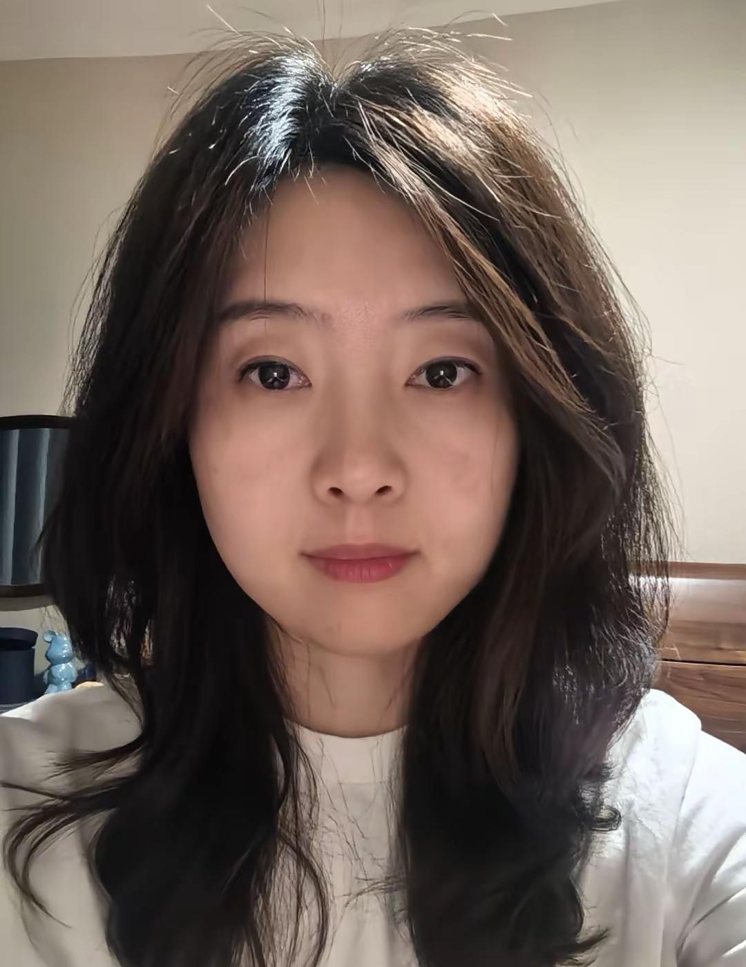 世界上有三个女人，一个叫玉芬，一个叫小薇，一个叫小芳，至今都没有见过本人彪哥