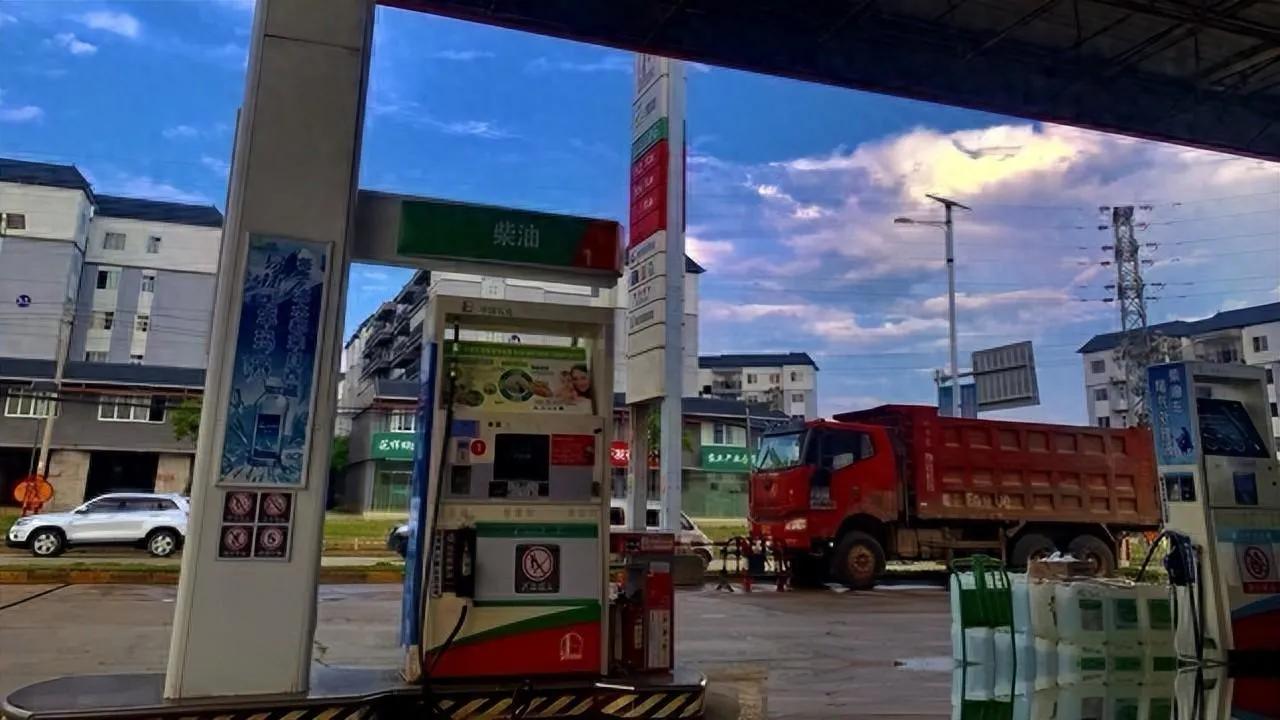 加油站用现实处境或已证明：油车，真的越来越没活路了！

不少加油站客流下滑、优惠