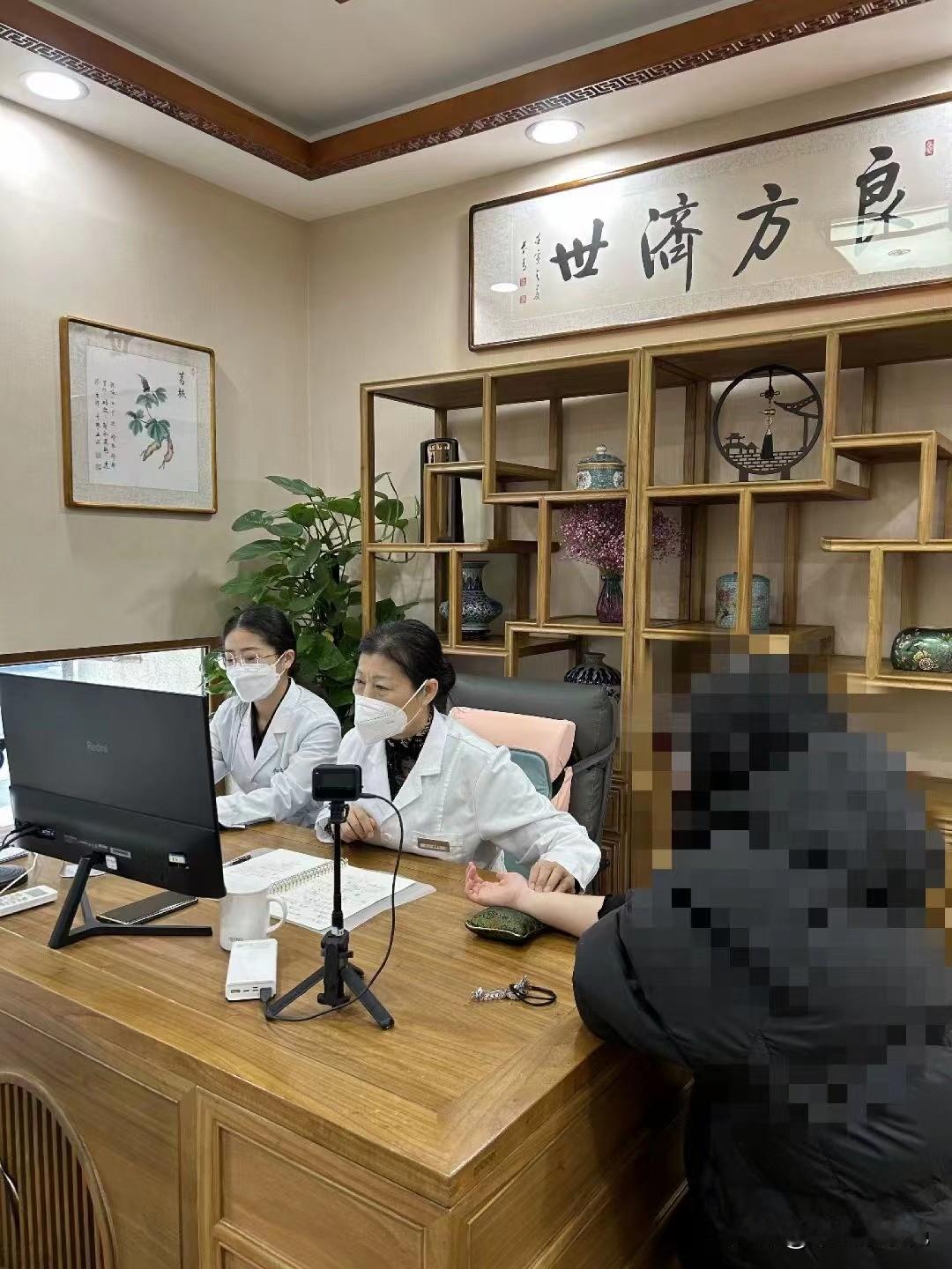 马女士39岁，排服用后反馈排便无力，怕冷的症状均有改善，脉沉弱改善，舌象瘀斑减轻