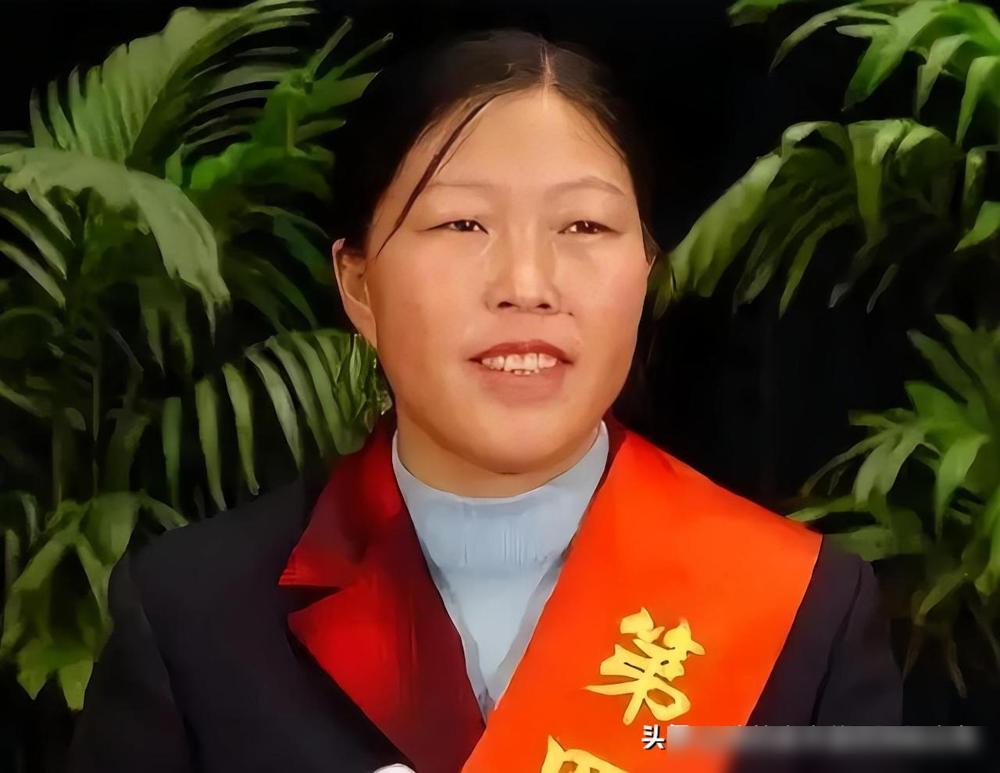 1985年，殷玉珍与白万祥结婚，新房在鄂尔多斯乌审旗河南乡的沙漠中，殷玉珍看着茫