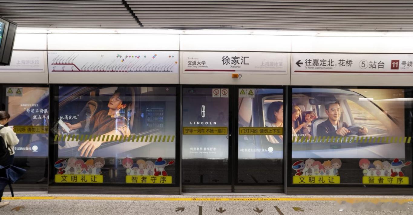 舒服的风吹到了魔都地铁站 摒弃高调炫技与明星宣传，聚焦普通人真实的生活日常，满满