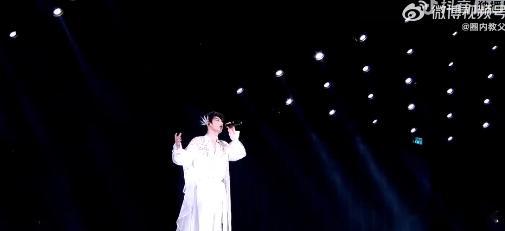 马嘉祺solo好稳马嘉祺好听马嘉祺的演唱真的太有感染力了，solo舞台稳到极致，