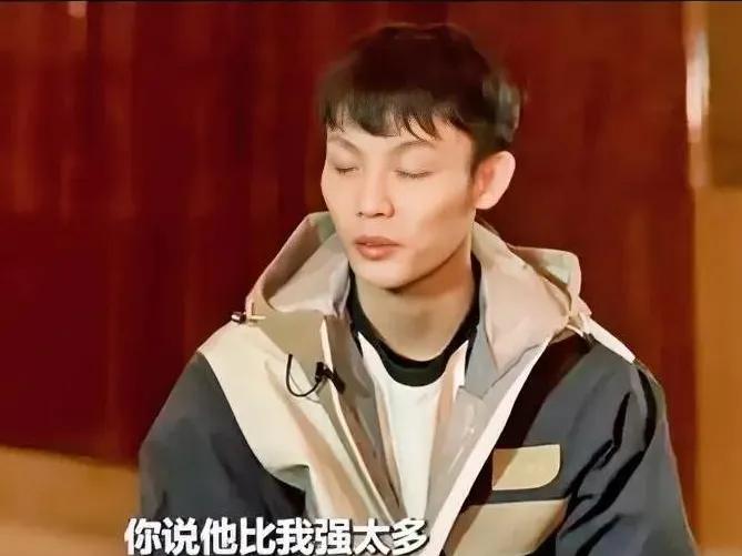 全明星票王果然是与众不同，徐杰在谈到日本男篮球员河村勇辉时表示：你说河村勇辉比我