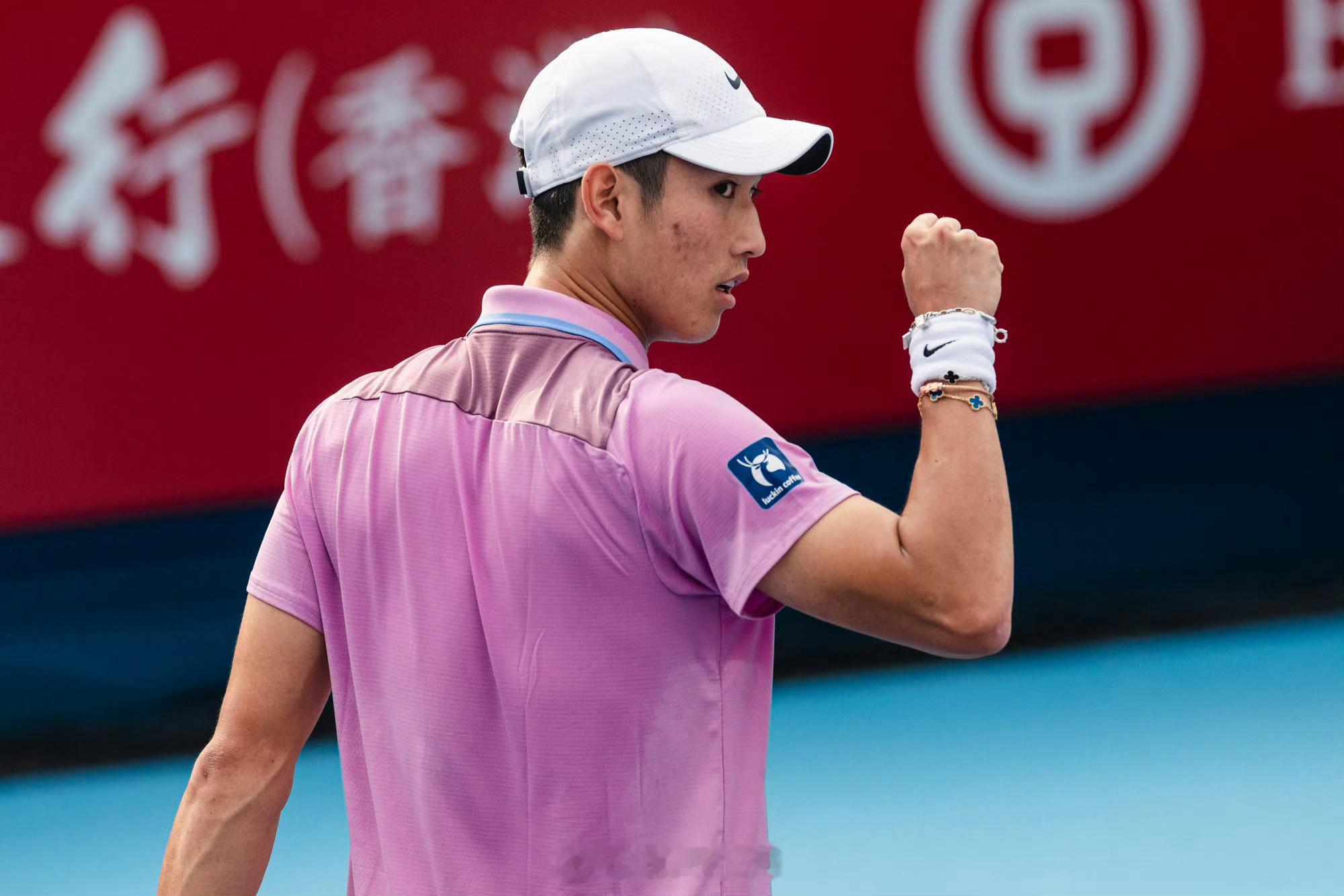 香港ATP250四分之一决赛商竣程🇨🇳以1-6/6-3/6-4逆转毛罗然🇭