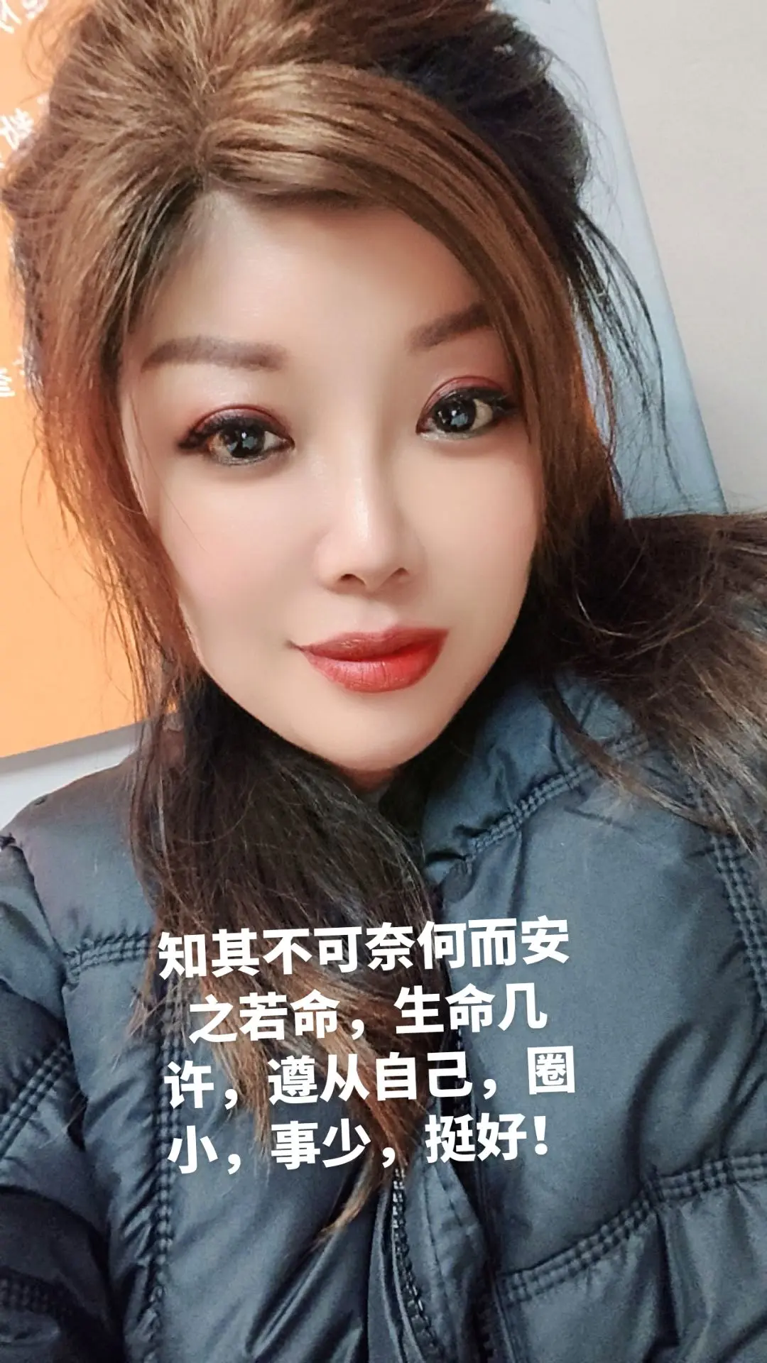 我喜欢独来独往，是因为我喜欢自由，觉得跟别人相处很累，而我也不会哄人...