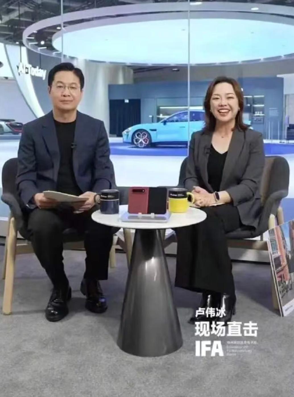 最近卢伟冰在一场直播中回应了小米 18 Fold 的定价。

卢伟冰表示，小米 