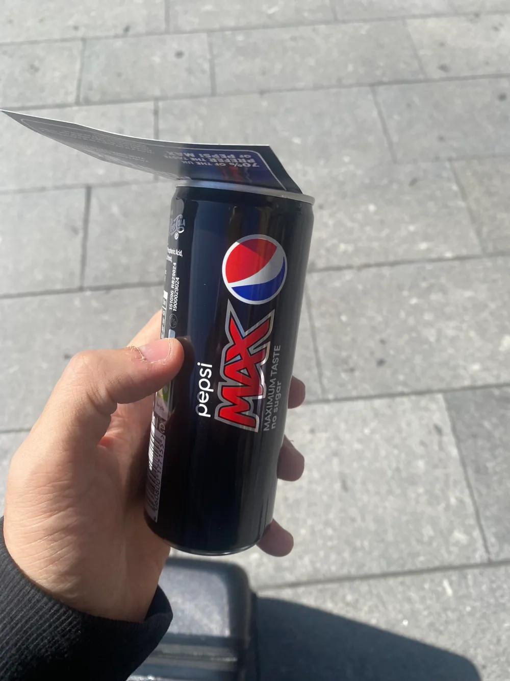 街上免费发的可乐，英国薅羊毛！