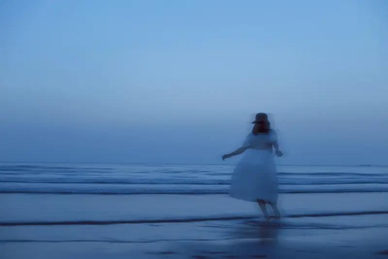 昨天再好，无法回去。明天在难，也要继续。日子过的是心情，生活要的是感恩。人无完人