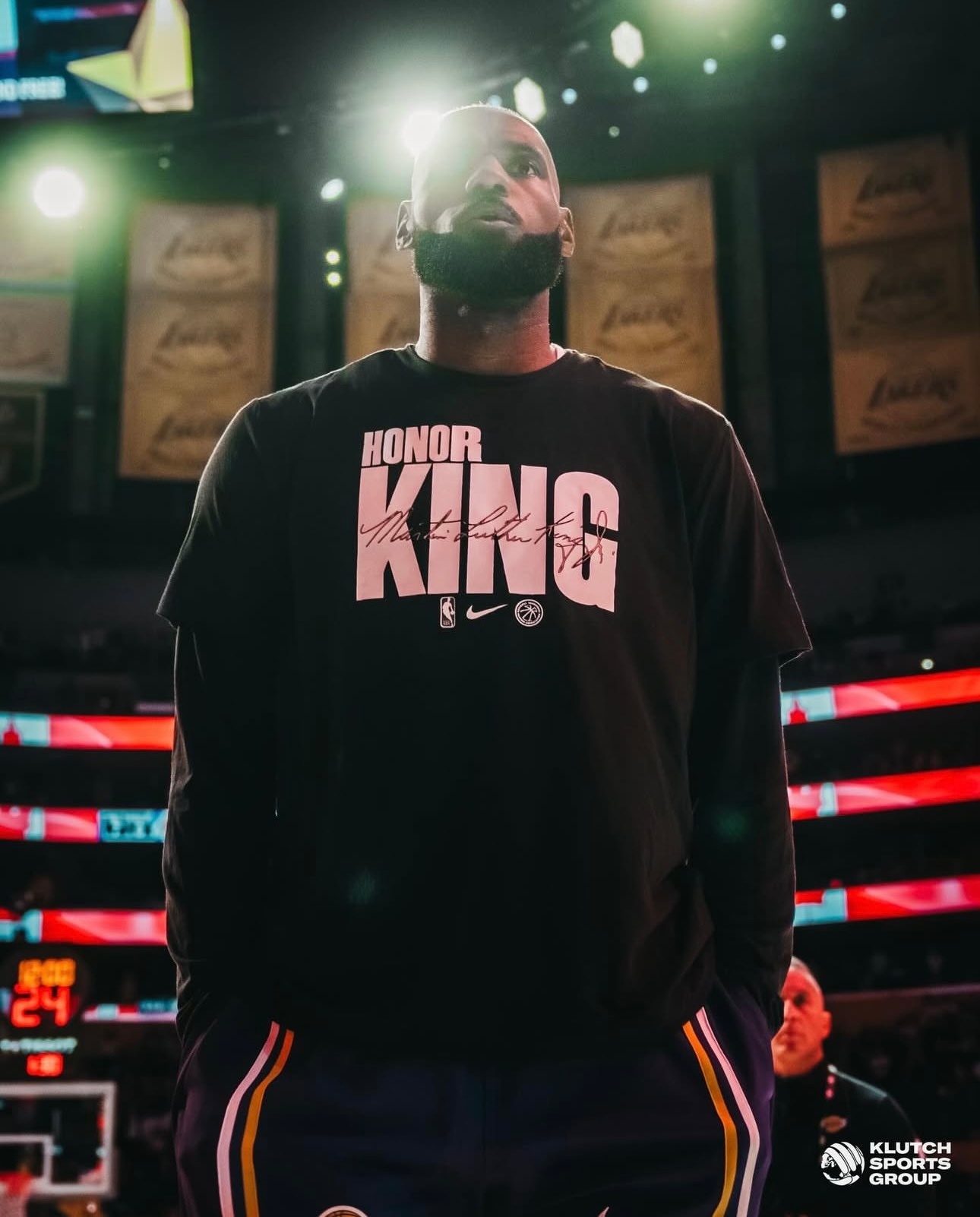 詹姆斯更新IG：“我会永远向你致以最高的敬意、正直、爱，以及最重要的尊重！感谢你