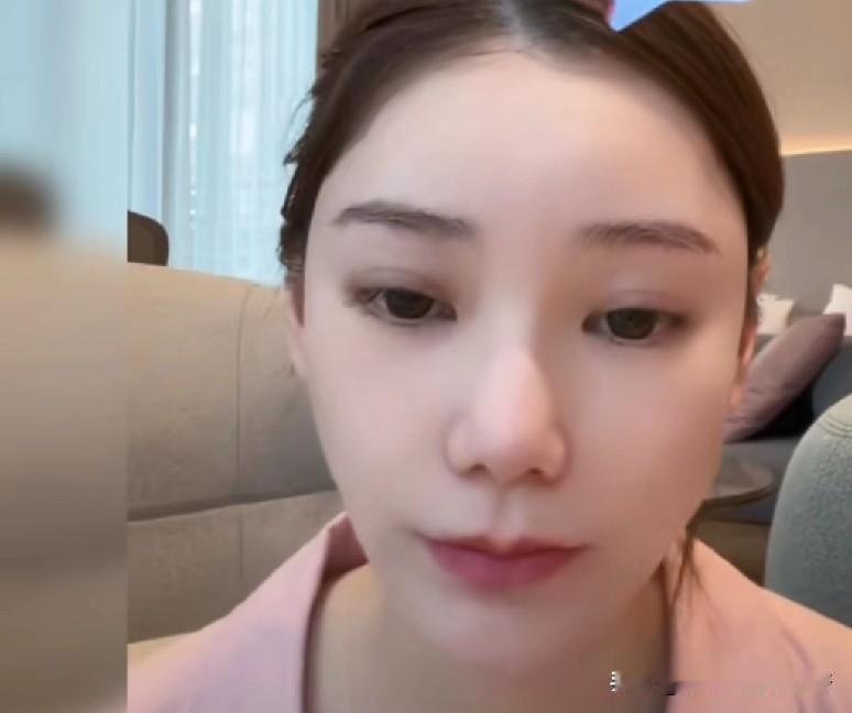 马筱梅还没满月就在月子中心开直播了，更给网友透漏汪宝儿和和汪小菲想象中的儿子不太