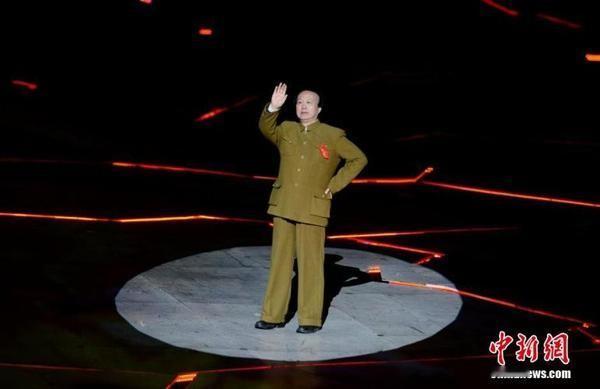 近期我发现，扮演毛主席的几位特型演员纷纷露脸作秀，一展领袖风采。

说真的，这阵