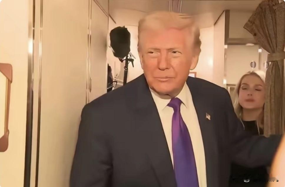 特朗普计穷匕首见？俄乌迟迟无法实现停战，老特很生气！分别给大帝小泽打电话，要求一