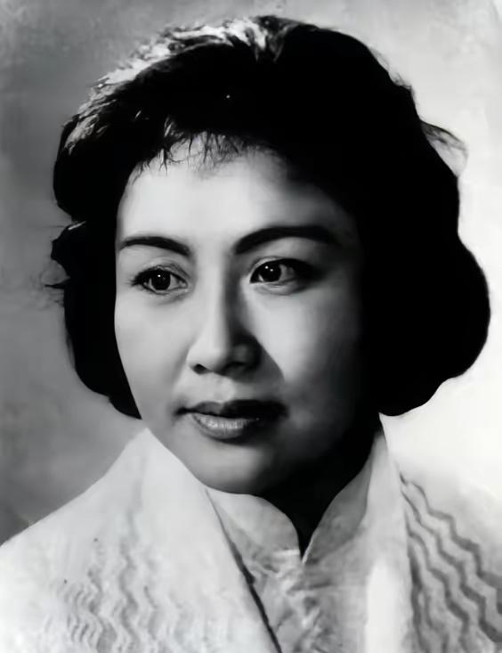 魏喜奎，1926年出生，河北唐山人。

她既是抗美援朝时期我国曲艺、曲剧的头面人