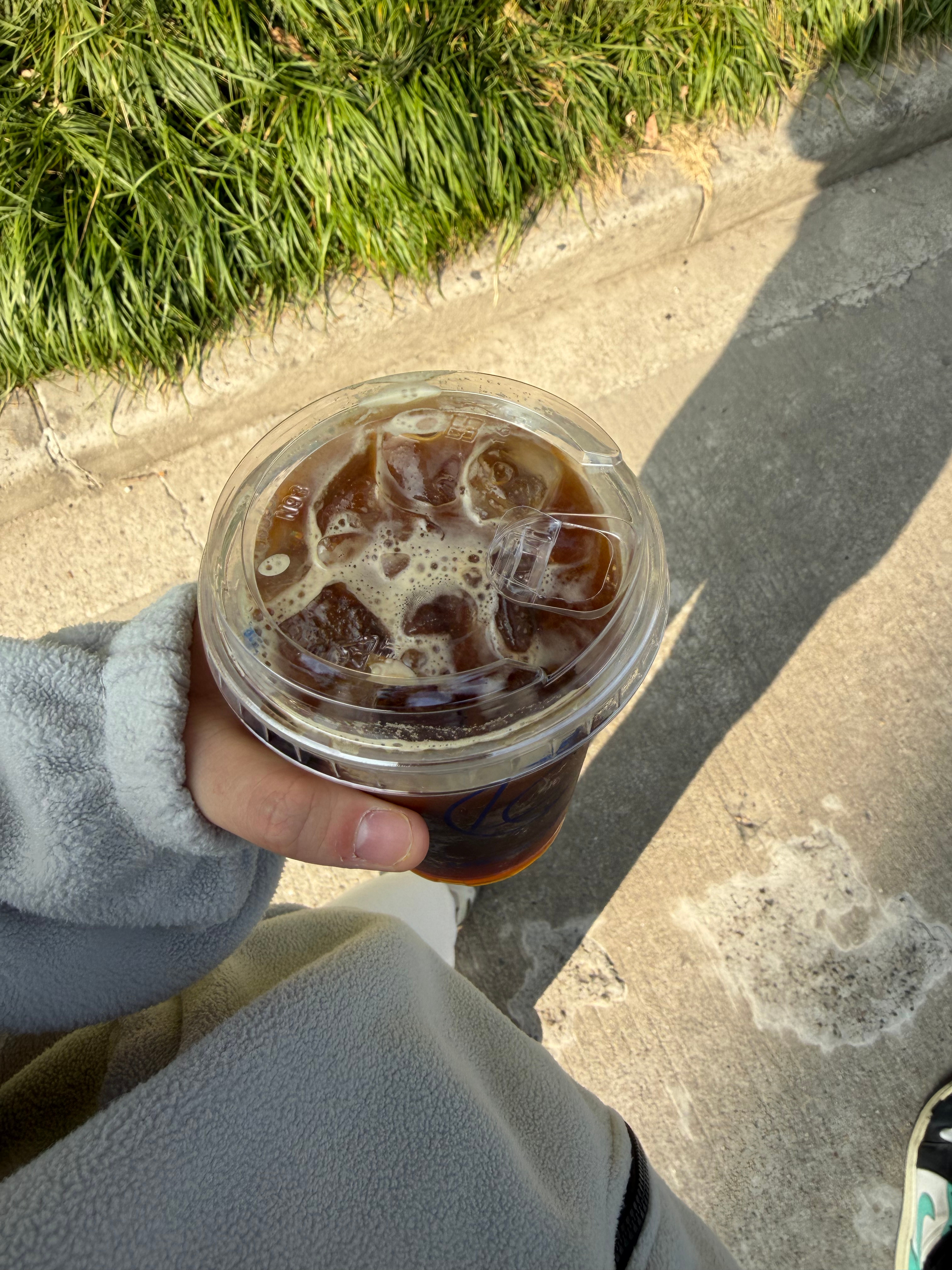 十天上班之旅的Day2  单项赛一结束，终于喝上冰美式了☕️ 这把湖了的日常