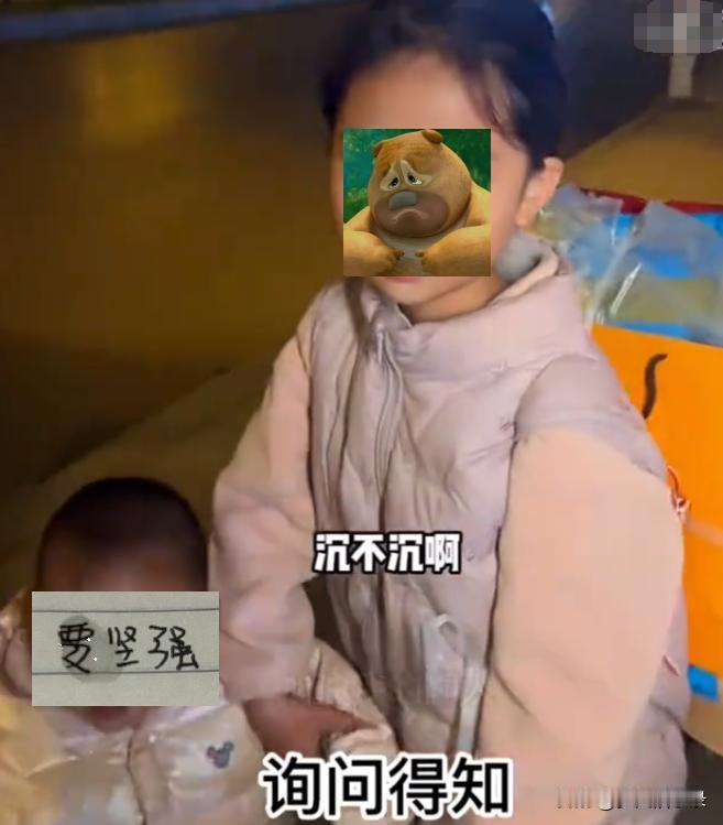 12月9日，男子散步时遇到一对姐弟俩，姐姐还背着一摞纸壳子，询问过后才知道女孩的