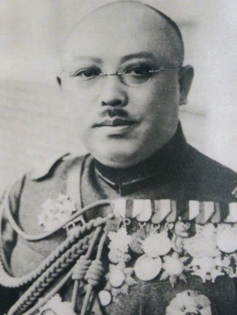 1918年，唐继尧让妻妾以打麻将的名义，将手下庾恩旸的妻子钱秀芳骗到家里。还没打