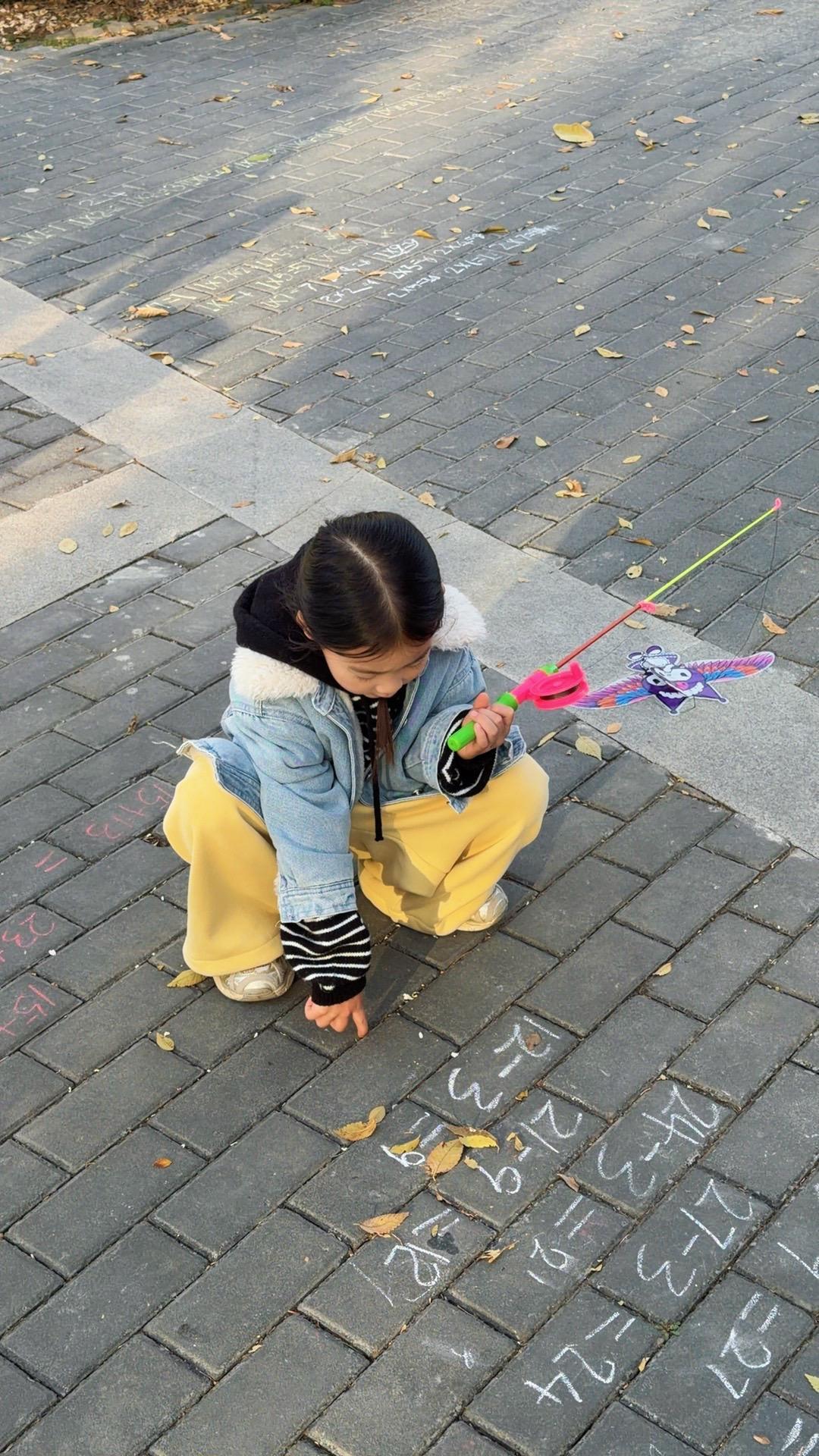 用宏大的世界稀释痛苦 用微小的事情感知幸福 健康的女儿已是上帝最大的恩...