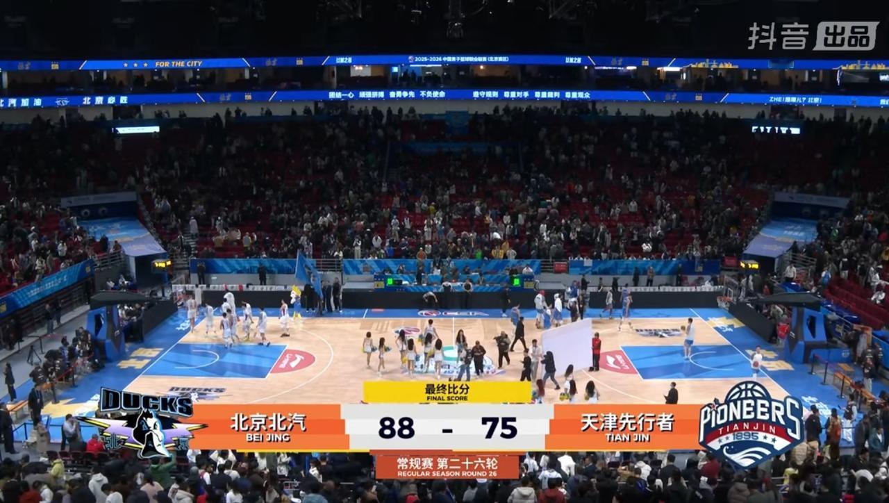 CBA常规赛，
北京男篮VS天津男篮，
今天的北京男篮很快进入了状态，
内外进攻