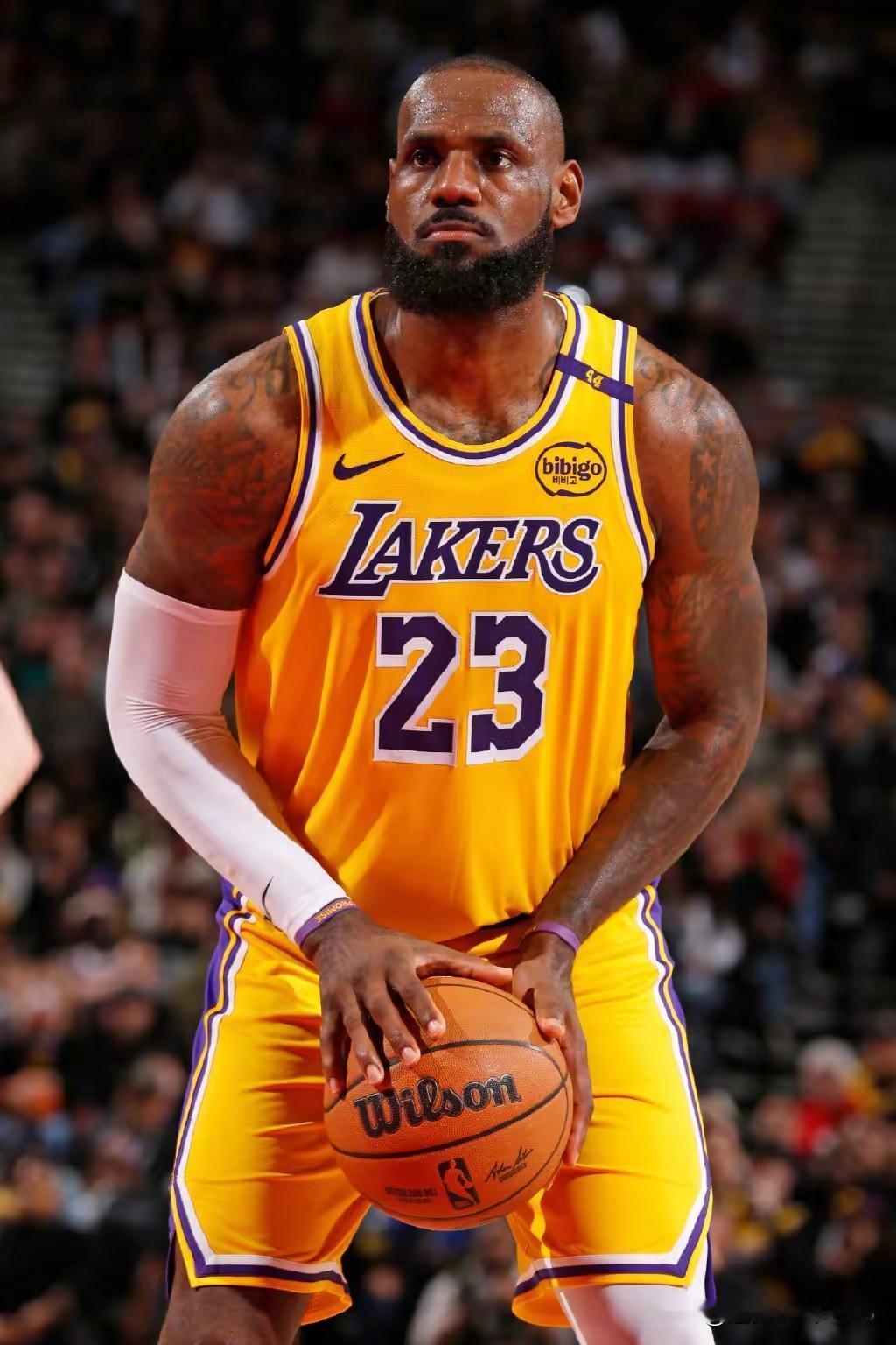 詹姆斯连续入选最佳阵容的记录恐被终结，今日，洛杉矶湖人队迎来一个令人担忧的消息：